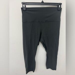 Lululemon women’s workout pants yoga pants size 10 cropped capri